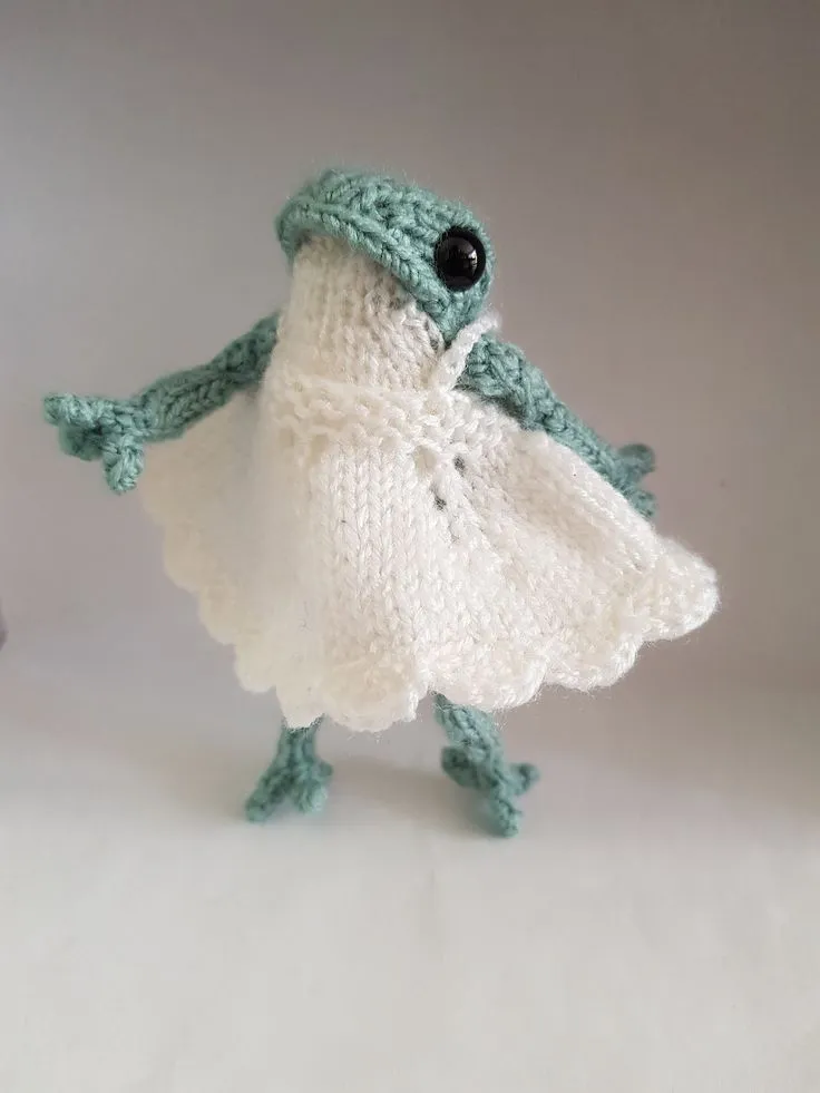 Wool frog figure dancing
